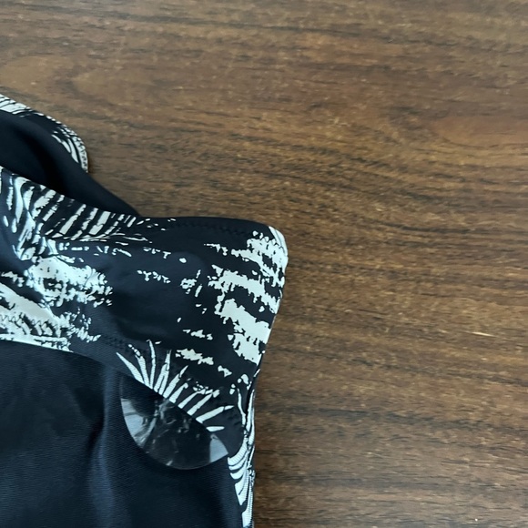 NWT Garnet Hill Ruched Wrap One Piece One Shoulder Swimsuit Size 8 - Picture 4 of 7